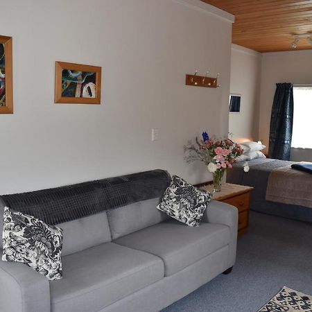 Olivista Bed & Breakfast Masterton Exterior photo