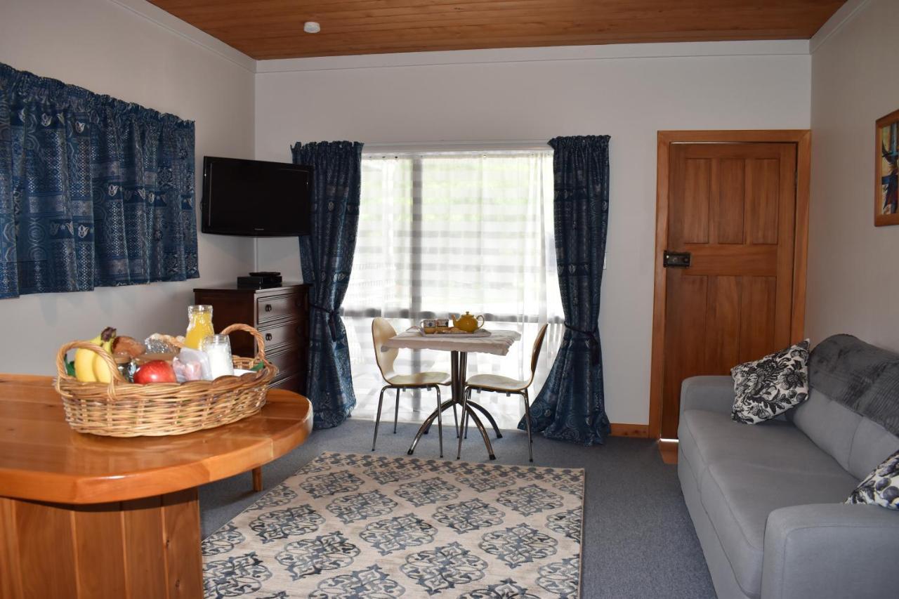 Olivista Bed & Breakfast Masterton Exterior photo